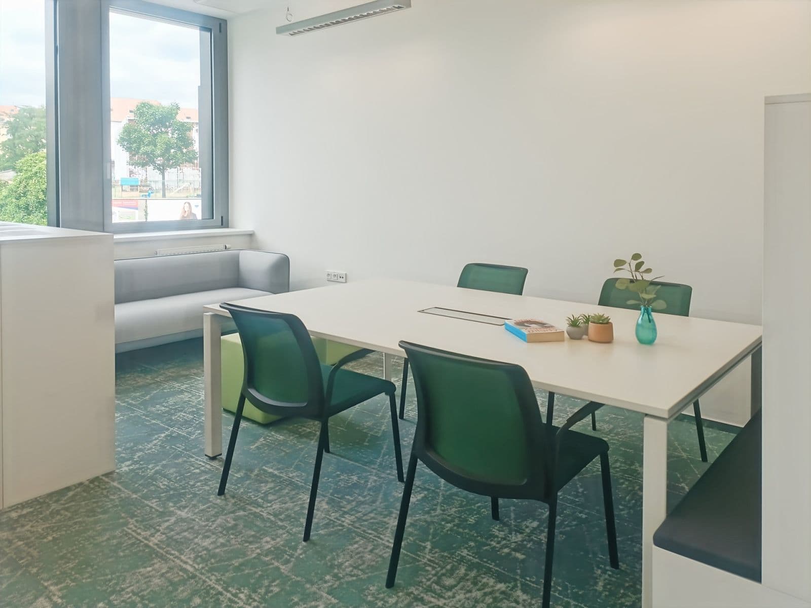 Prenájom kancelárie 120 m², Lomnického, Praha, Praha Prenájom kancelárie 120 m², Lomnického, Praha, Praha