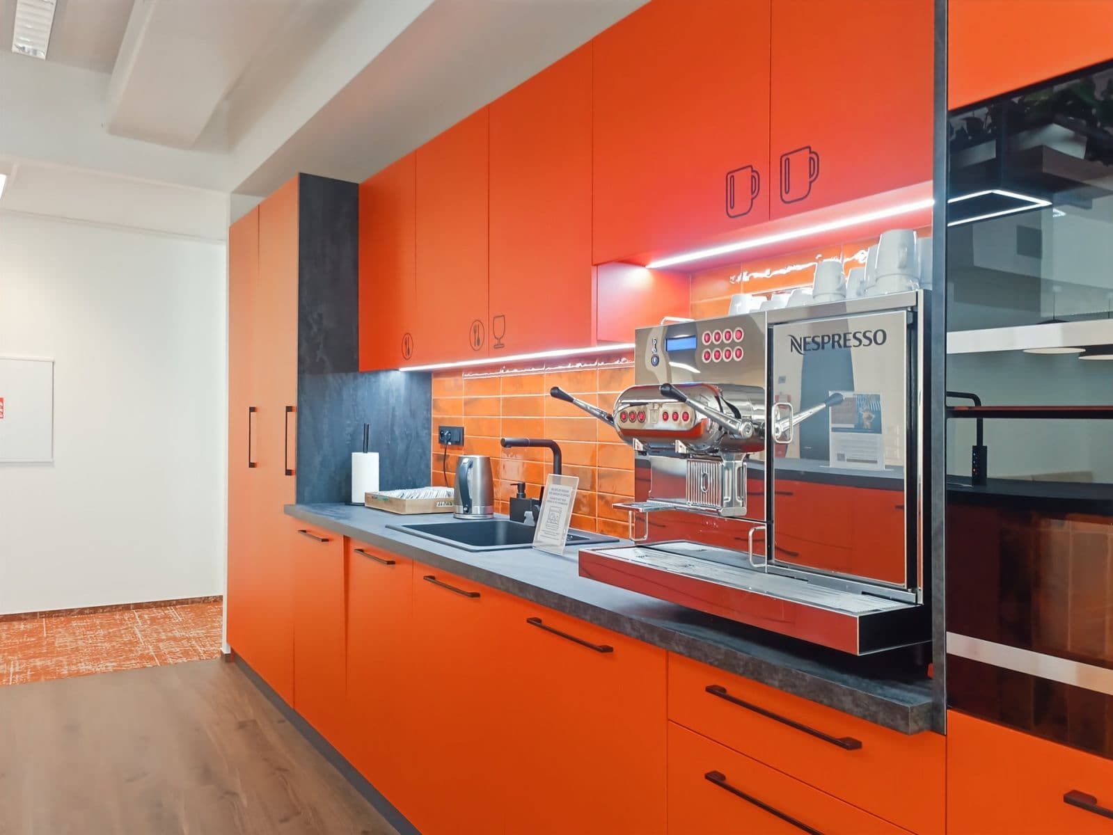 Prenájom kancelárie 60 m², Lomnického, Praha, Praha Prenájom kancelárie 60 m², Lomnického, Praha, Praha