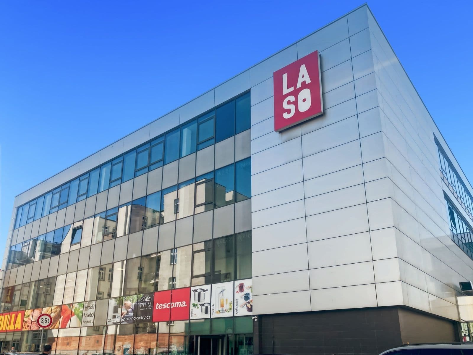 Prenájom kancelárie 15 m², Masarykovo náměstí, Ostrava, Moravskoslezský kraj Prenájom kancelárie 15 m², Masarykovo náměstí, Ostrava, Moravskoslezský kraj