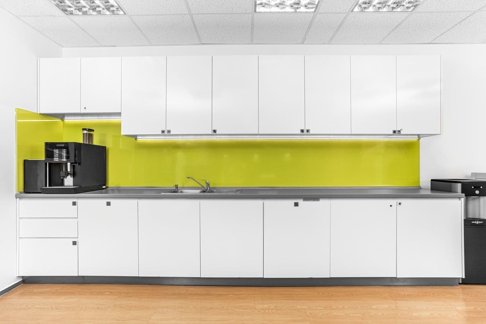 Prenájom kancelárie 75 m², Dělnická, Praha, Praha Prenájom kancelárie 75 m², Dělnická, Praha, Praha