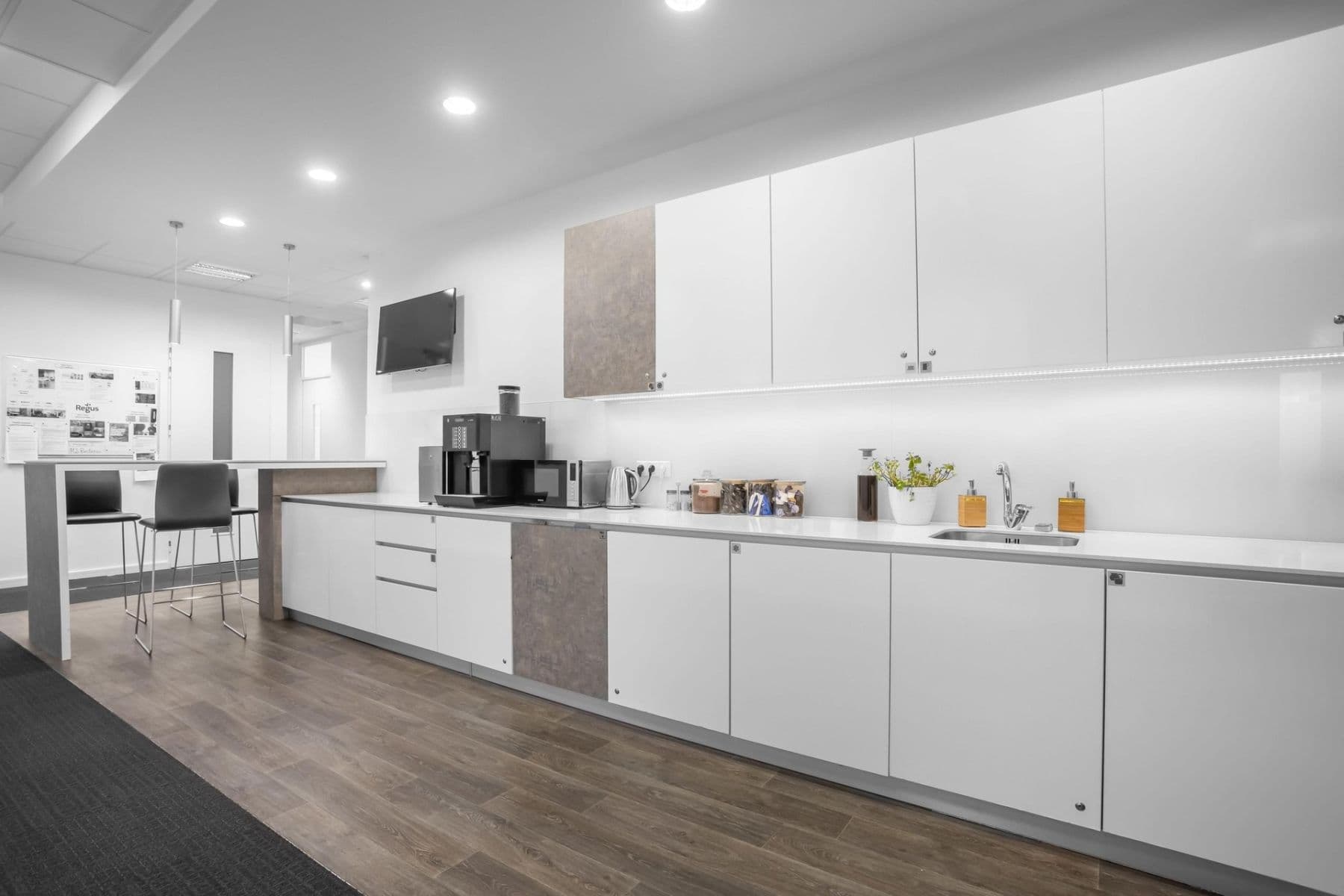 Prenájom kancelárie 120 m², náměstí I. P. Pavlova, Praha, Praha Prenájom kancelárie 120 m², náměstí I. P. Pavlova, Praha, Praha