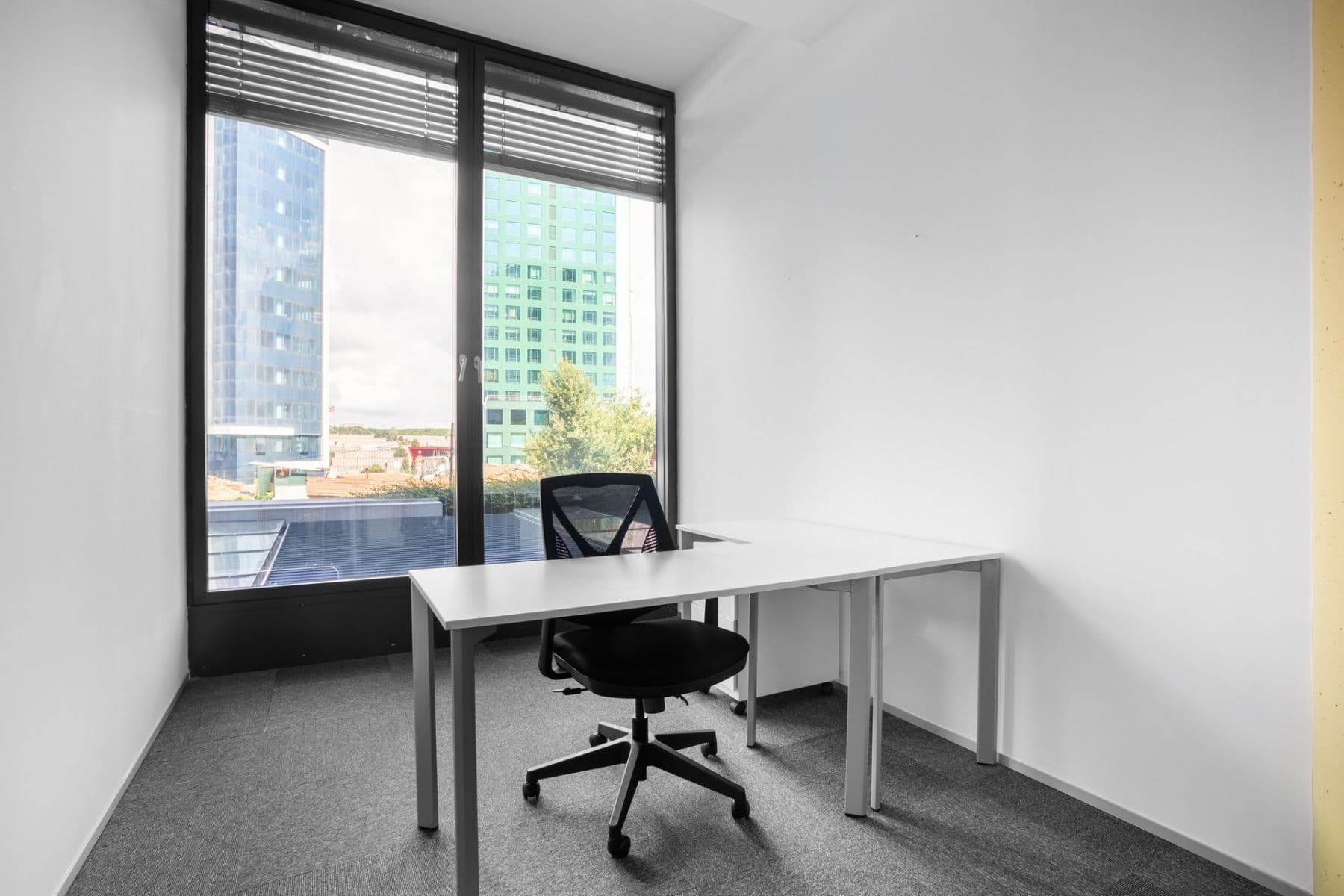 Prenájom kancelárie 50 m², Dělnická, Praha, Praha Prenájom kancelárie 50 m², Dělnická, Praha, Praha